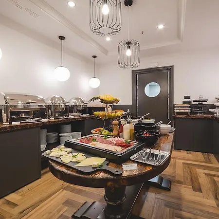 מלון Boscovich Boutique 4*