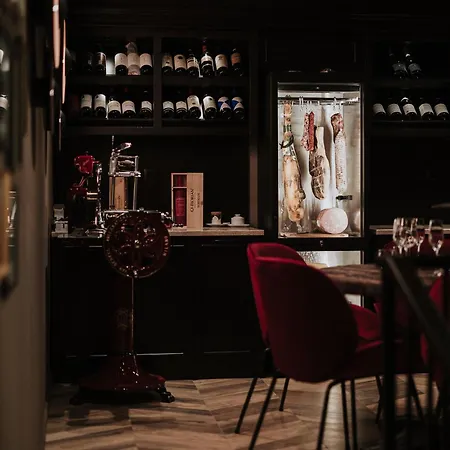 Boscovich Boutique